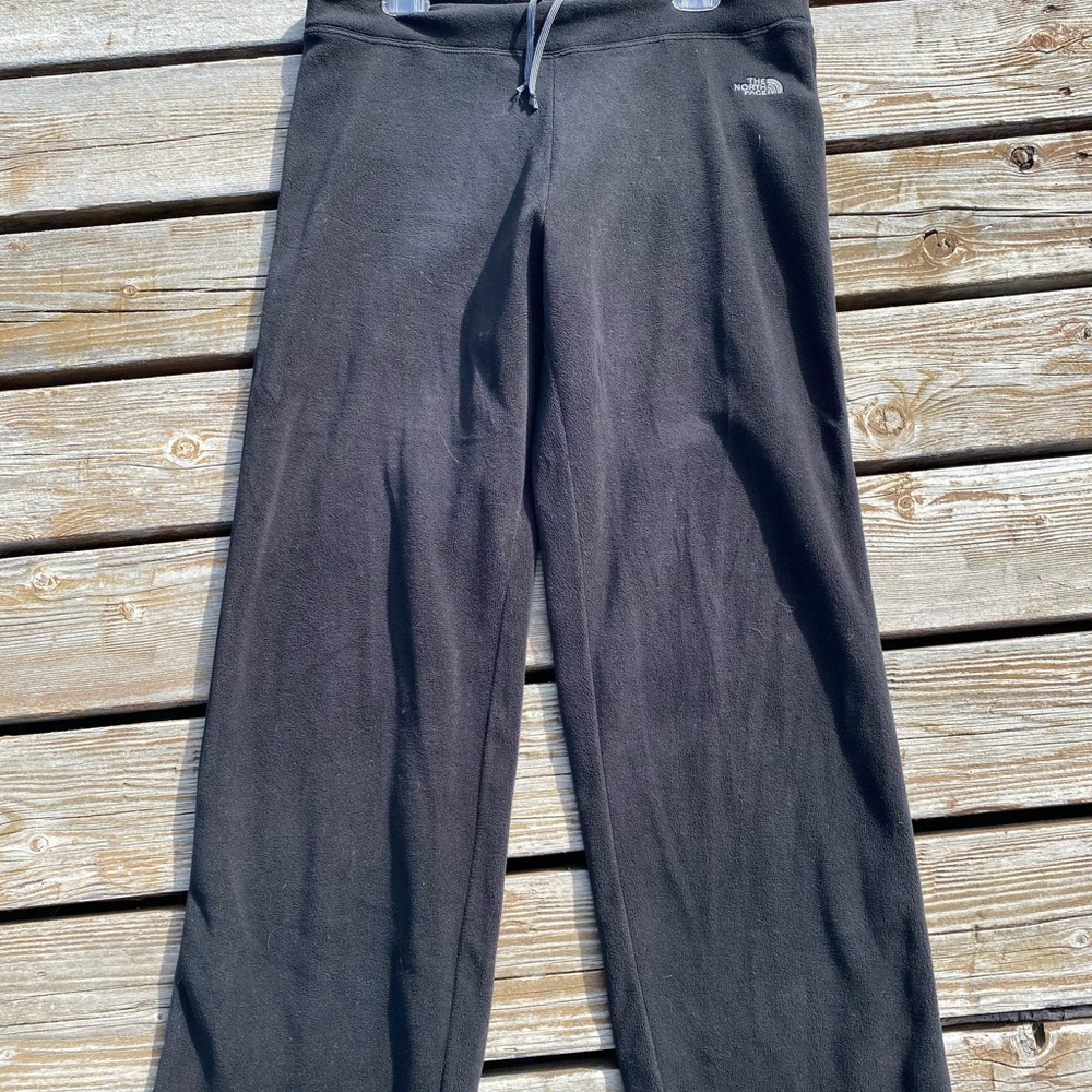 The North Face Women’s Large Short fleece pants